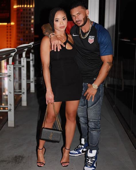 pauly d and nikki engaged|Jersey Shore Cast Confirms Pauly D and Girlfriend。